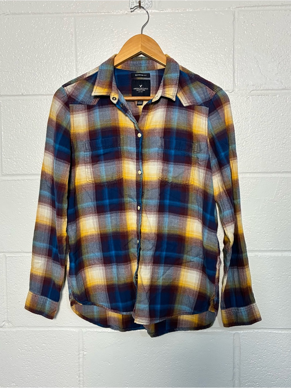 American Eagle boyfriend fit pearl snap button up top